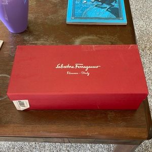 [SOLD] Ferragamo shoe box